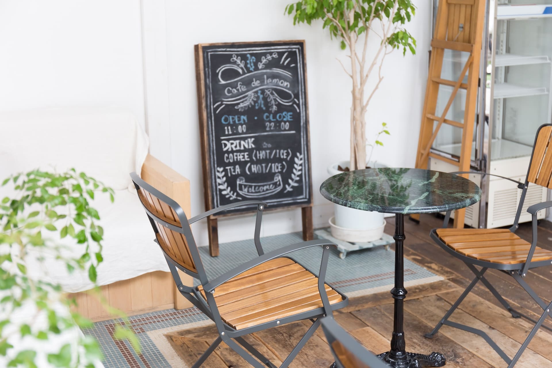 カフェの外の画像